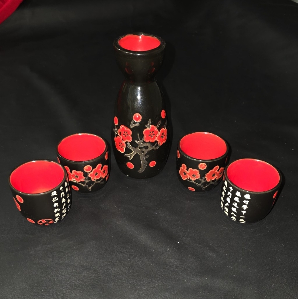 Black and Red Floral Sake Set